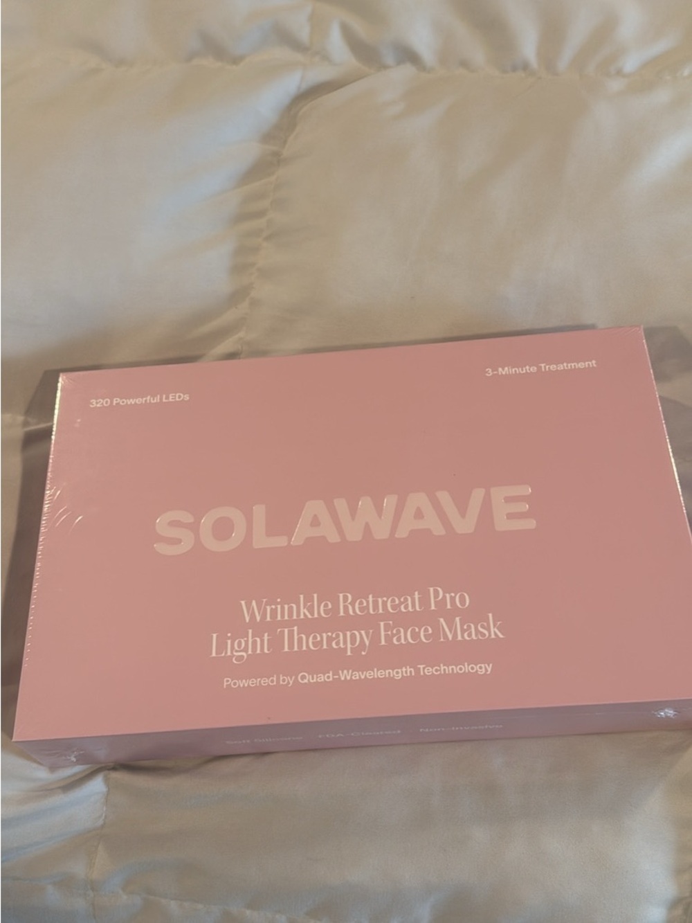 SOLAWAVE Wrinkle Retreat Pro Light Therapy Face Mask — Pink